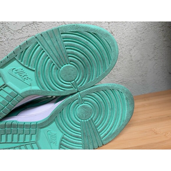 Nike Dunk Low Green Glow Women’s Size 10 DD1503-105 10W‎ / Men’s 8.5 main image 6